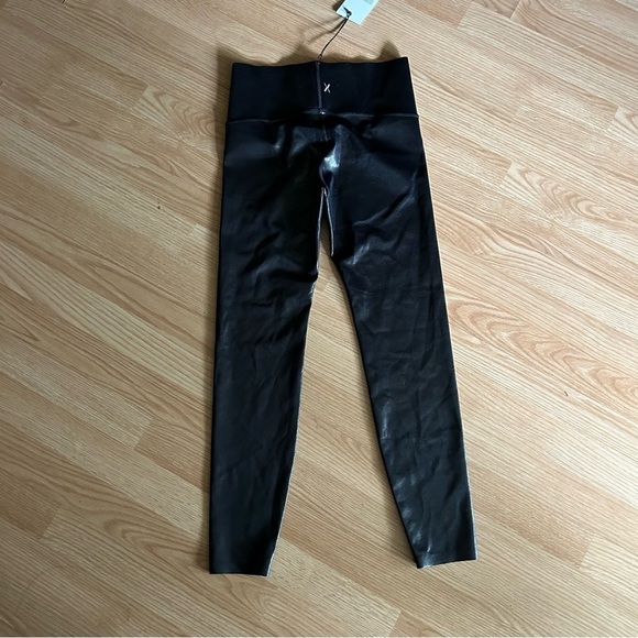 NWT Knix Black The Birds Papaya Sculpt Leggings Small - Picture 10 of 11